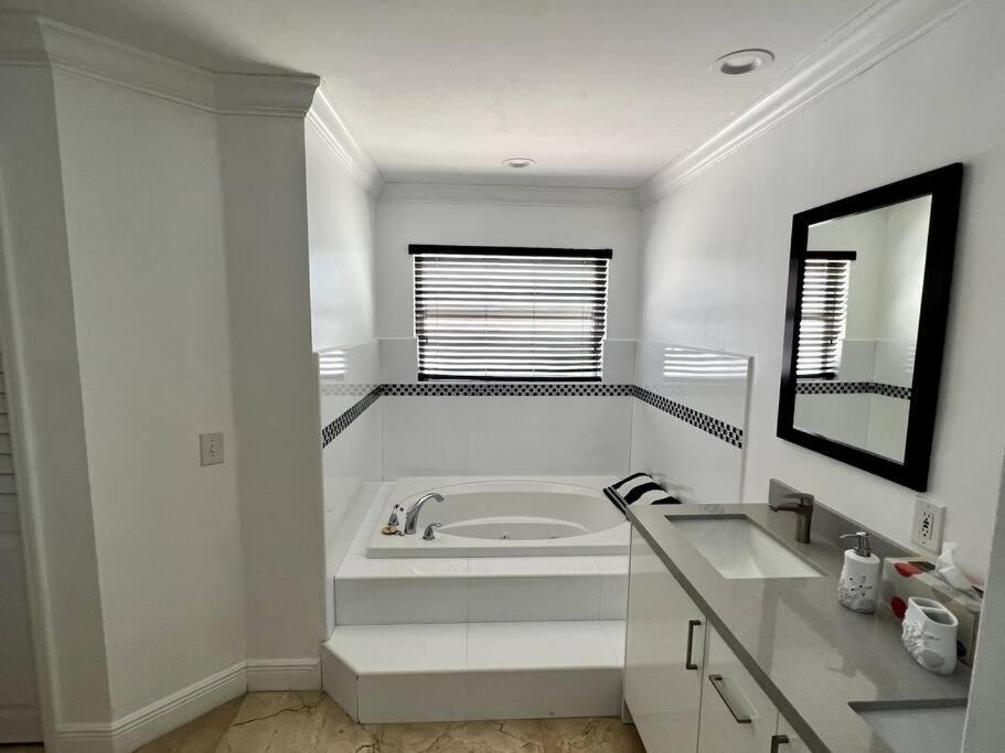Sunny Getaway: Relaxing Miami Home Tamiami Zewnętrze zdjęcie
