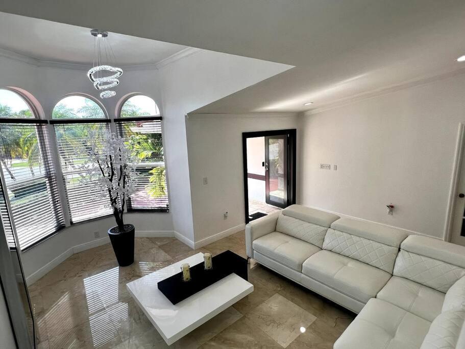 Sunny Getaway: Relaxing Miami Home Tamiami Zewnętrze zdjęcie